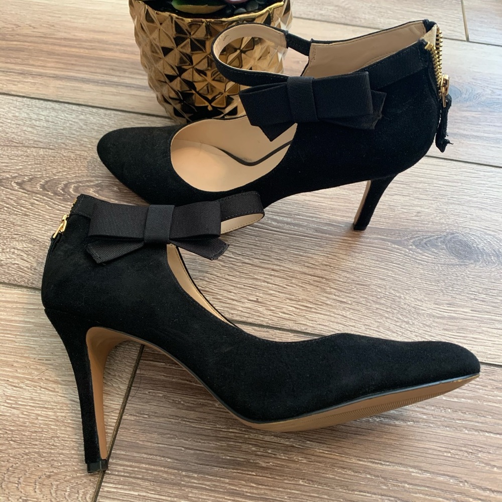 Nine West heels with adorable bow